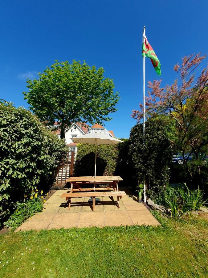 Cleave Court Guest House 랜디드노 외부 사진