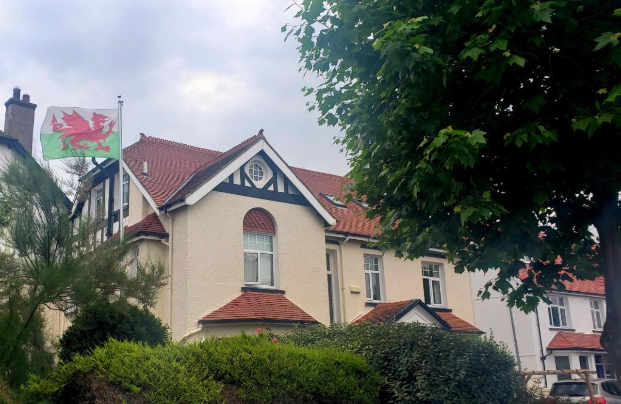 Cleave Court Guest House 랜디드노 외부 사진