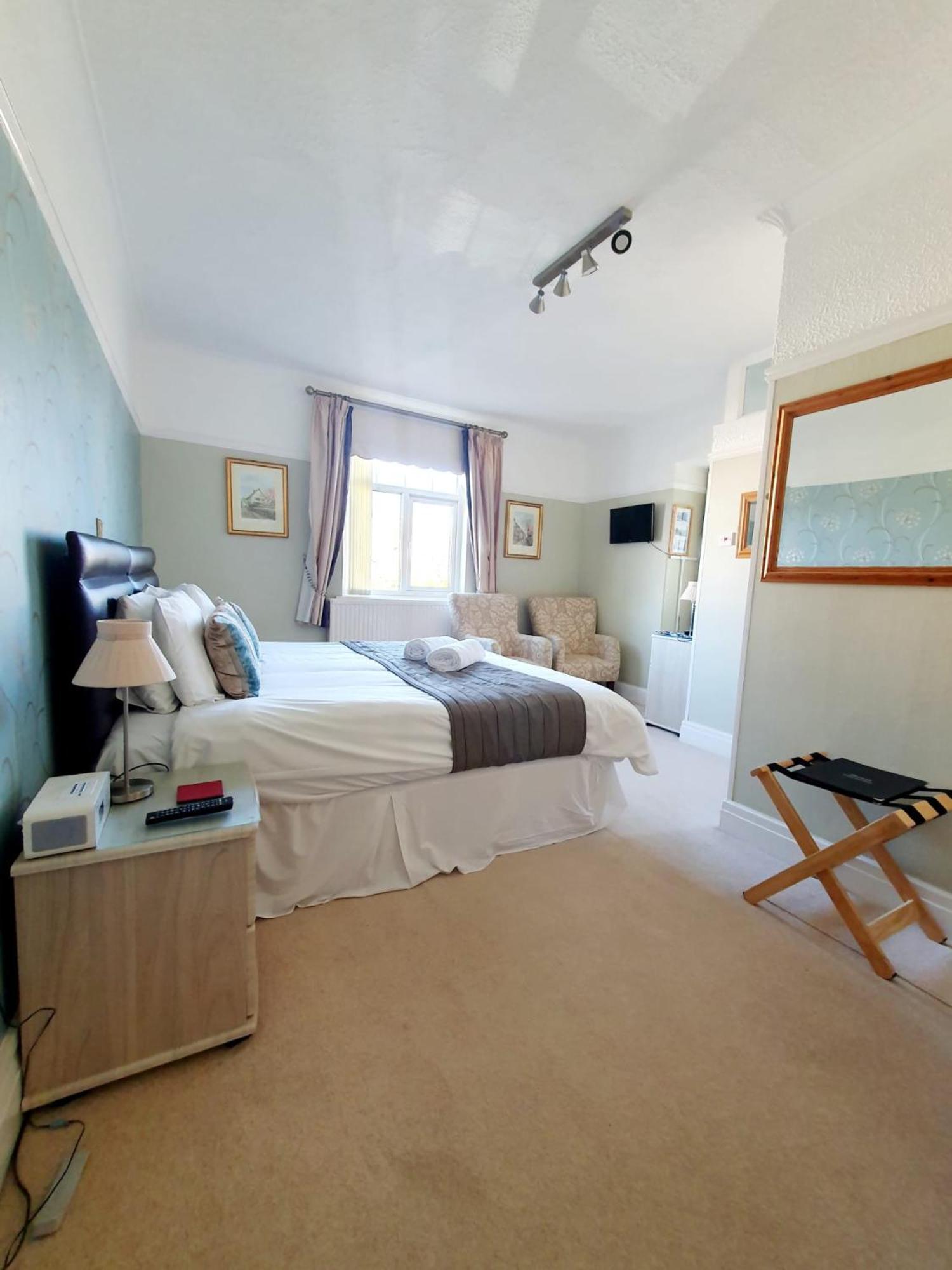 Cleave Court Guest House 랜디드노 외부 사진